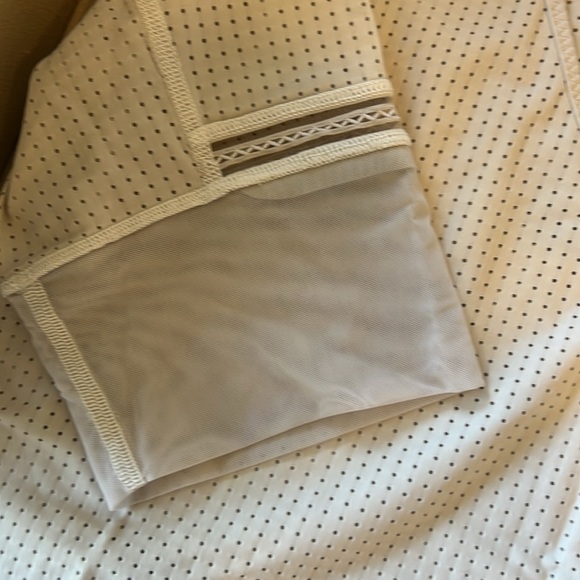 LULU football jersey type top so cute - Picture 2 of 9